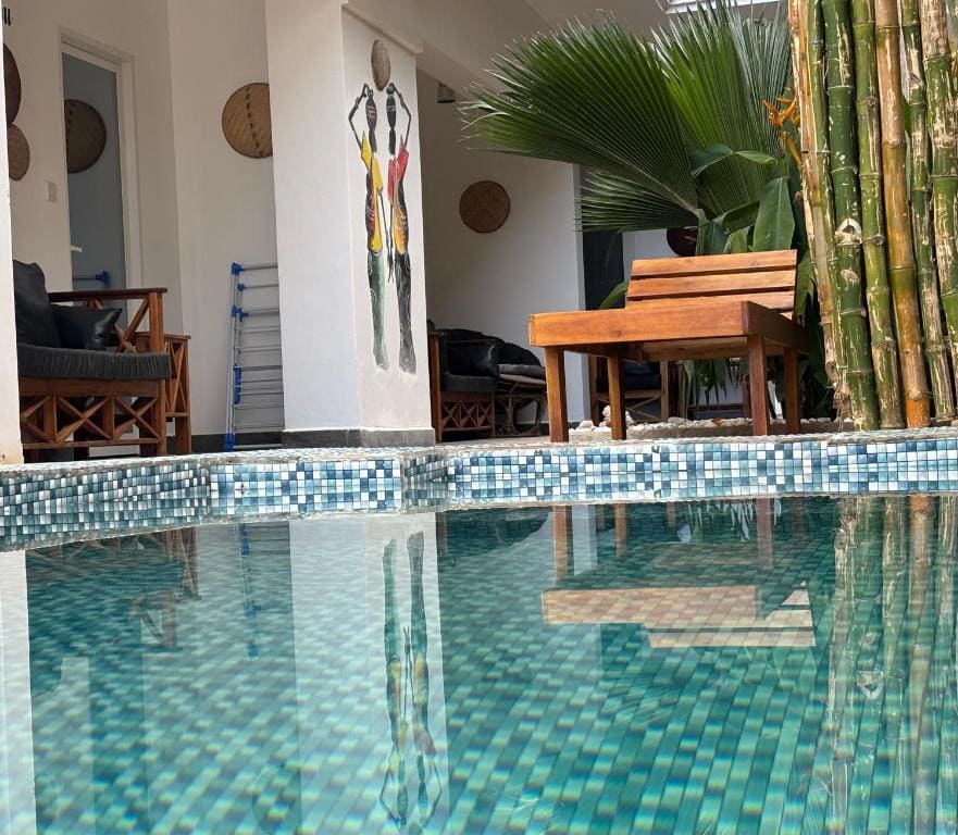 Double Room with Pool View room - Image 2