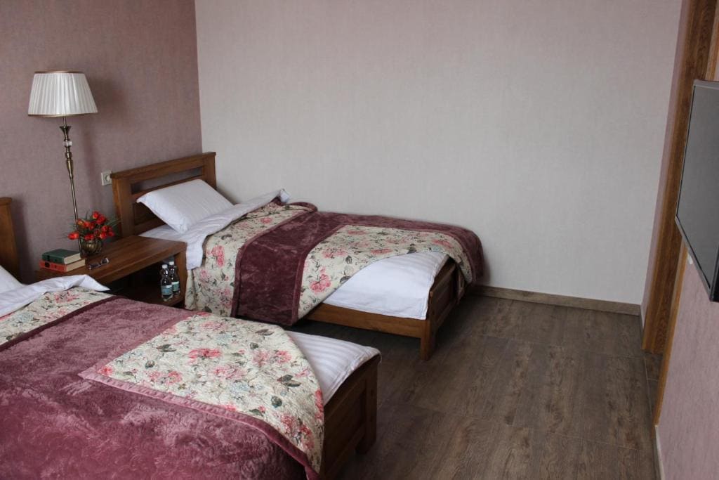 Twin Room with Garden View room - Image 2