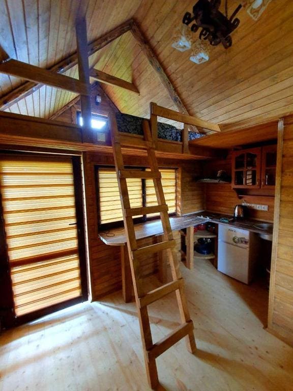 One-Bedroom Cottage room - Image 2