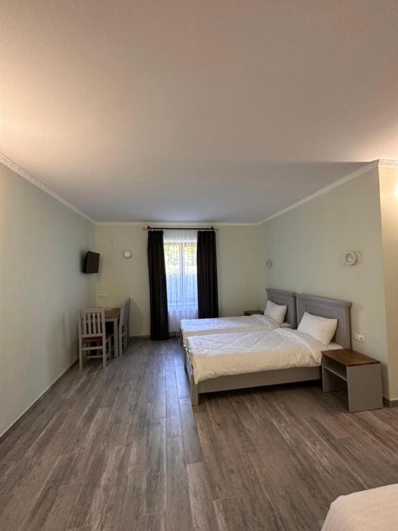 Standard Quadruple Room room - Image 2