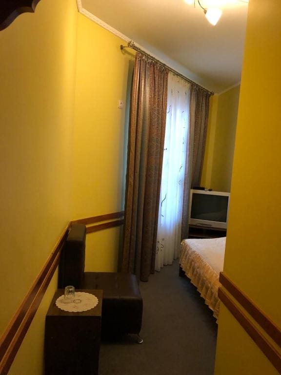 Single Room with Private Bathroom room - Image 2