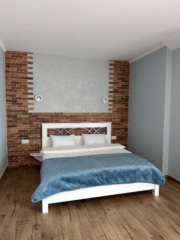 Apartment room - Image 2