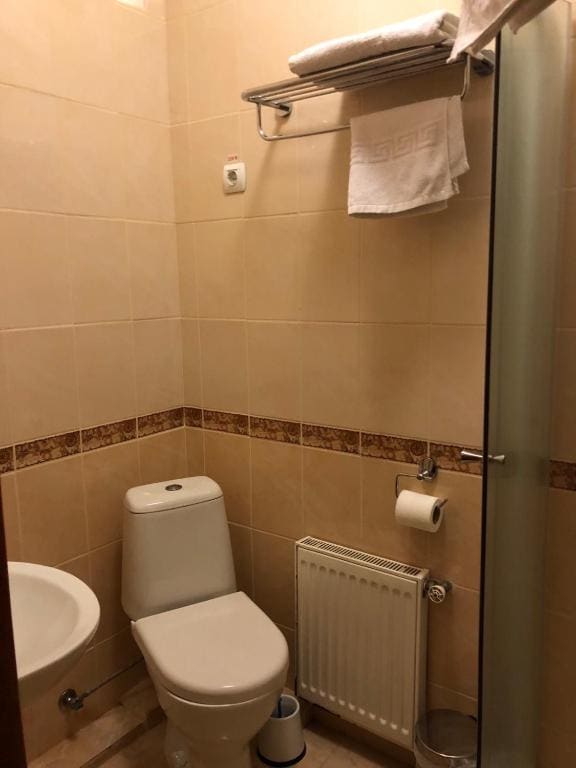 Single Room with Private Bathroom room - Image 3