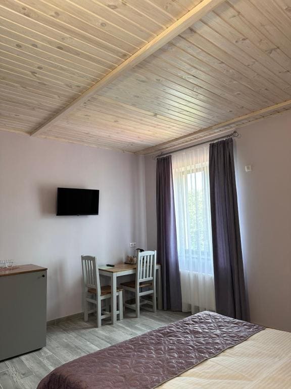 Double Room with Private Bathroom room - Image 3