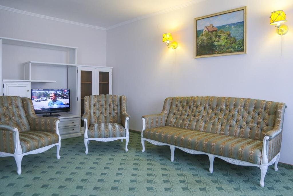 Deluxe Family Suite room - Image 1