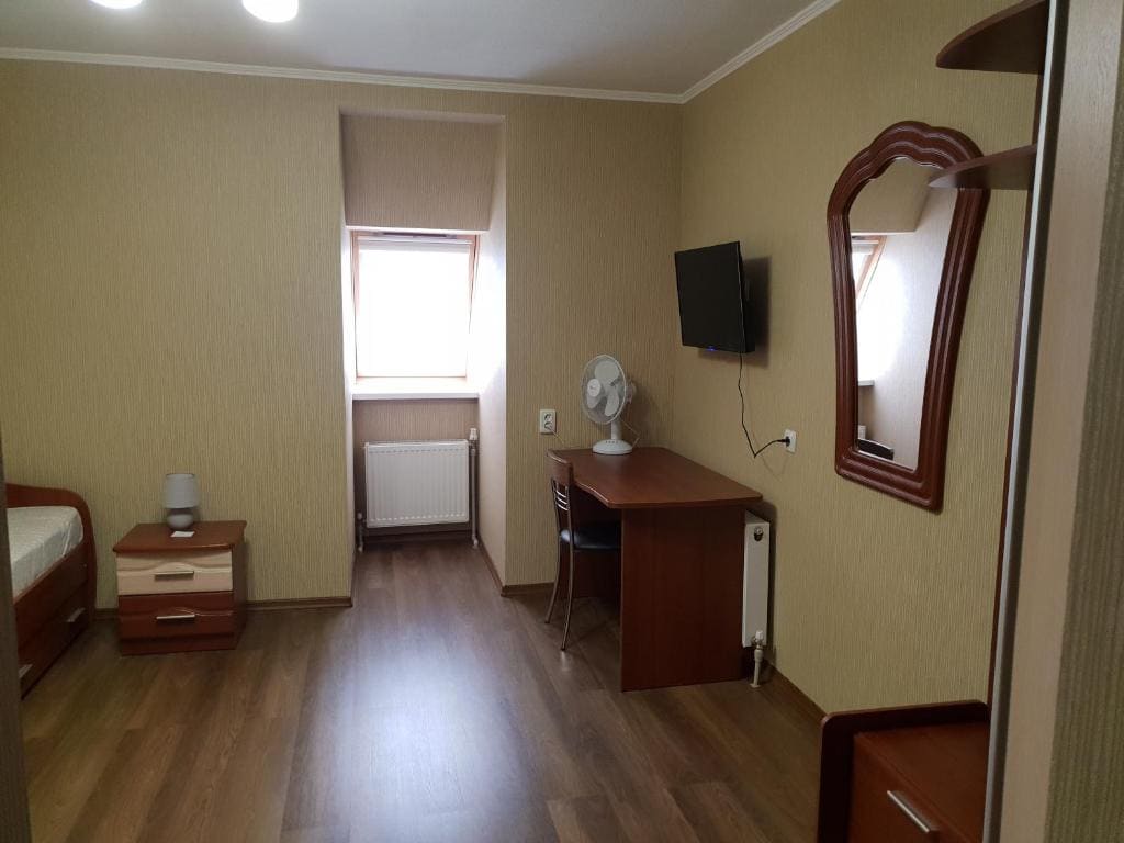 Single Room with Shared Bathroom room - Image 1