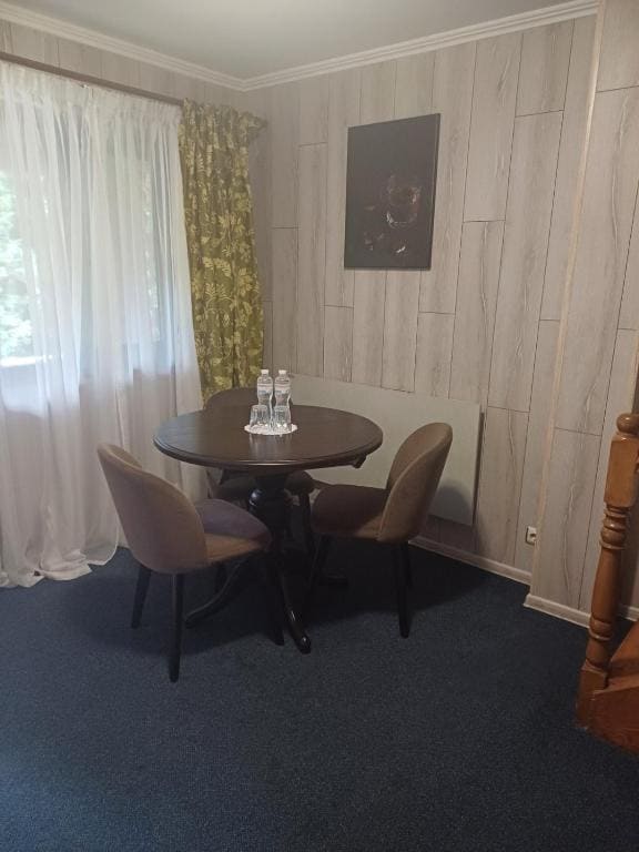 Cottage room - Image 1