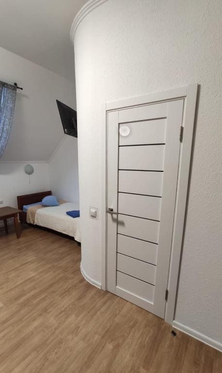 Twin Room with Bath room - Image 2