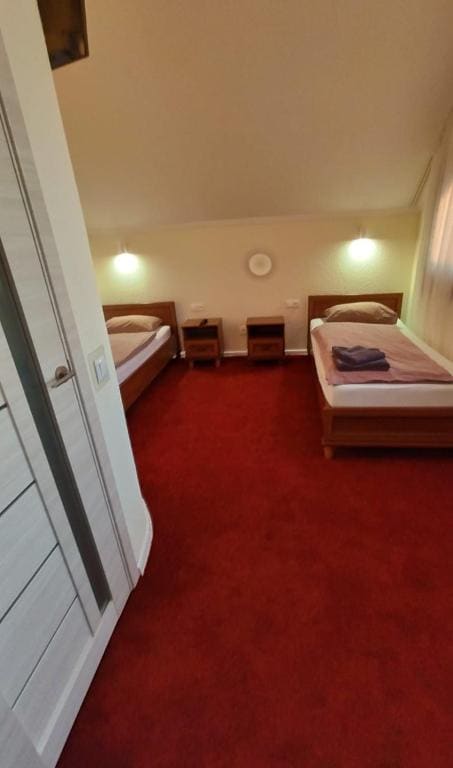 Twin Room with Bath room - Image 1