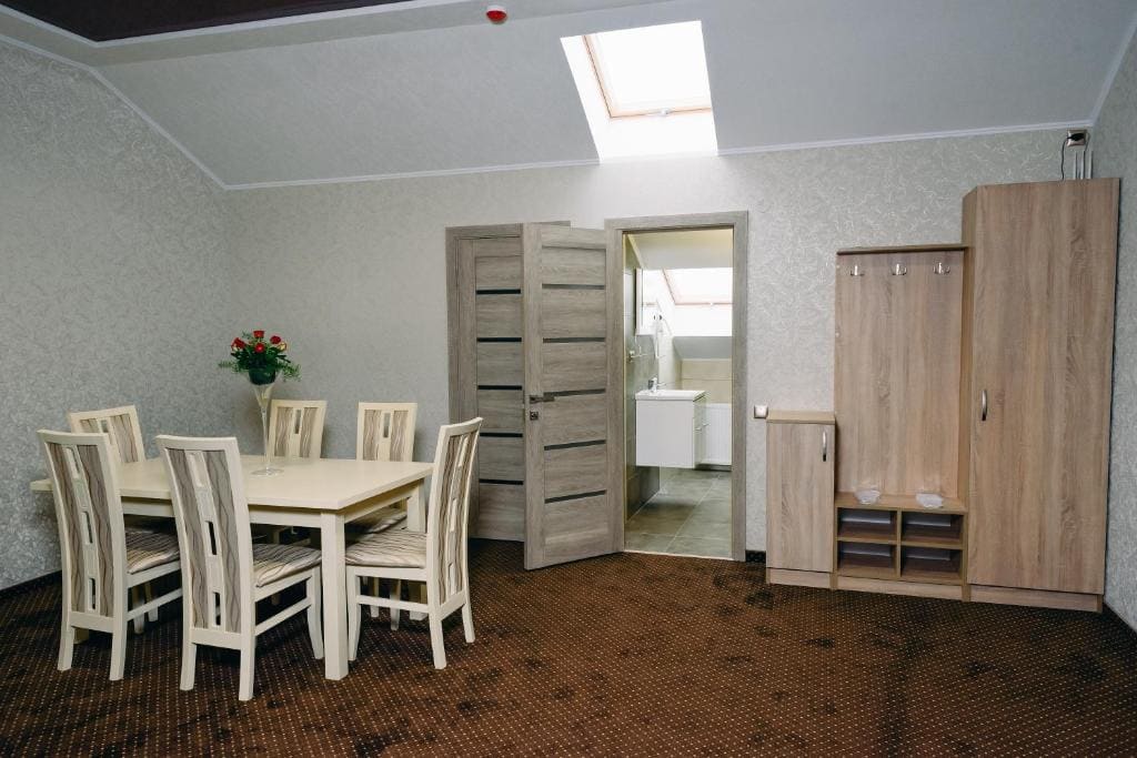 King Suite room - Image 2
