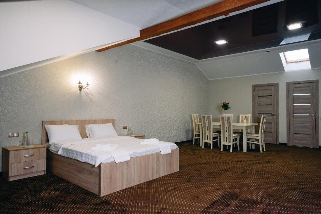 King Suite room - Image 3