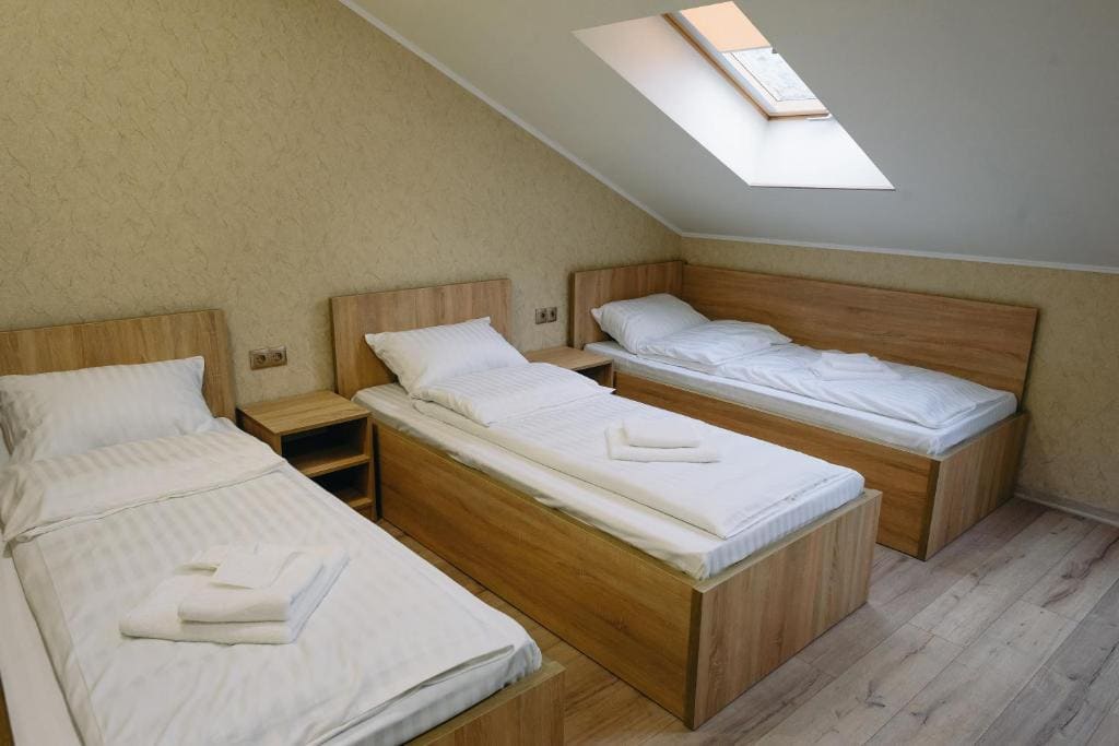 Standard Triple Room room - Image 3