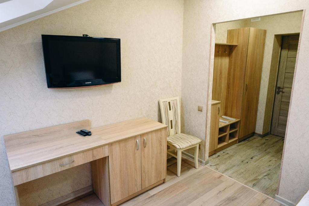 Standard Triple Room room - Image 2