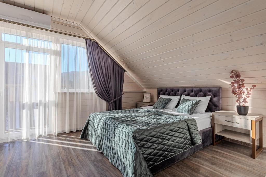 Deluxe Double Room with Balcony room - Image 1