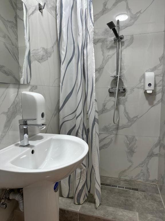 Double Room with Private Bathroom room - Image 2