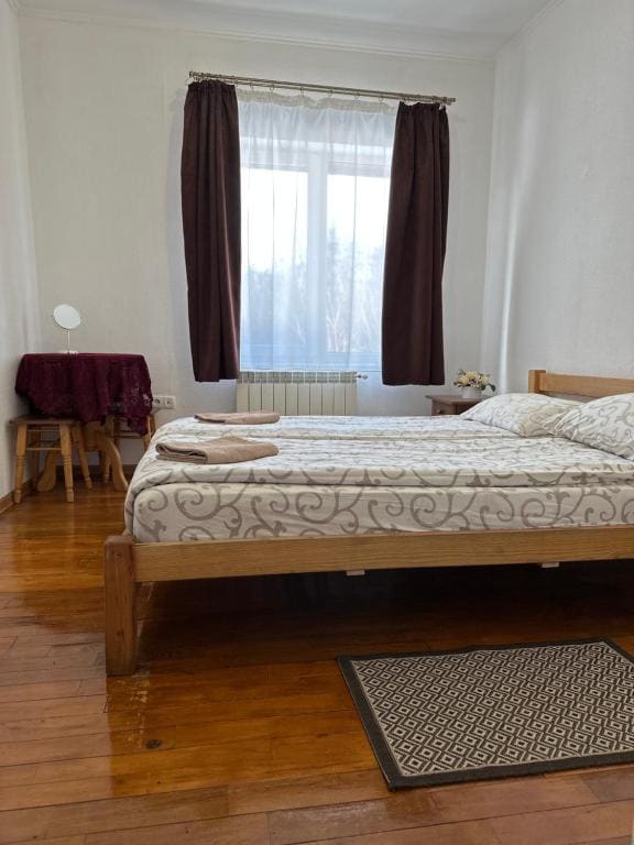 Double Room with Private External Bathroom room - Image 3