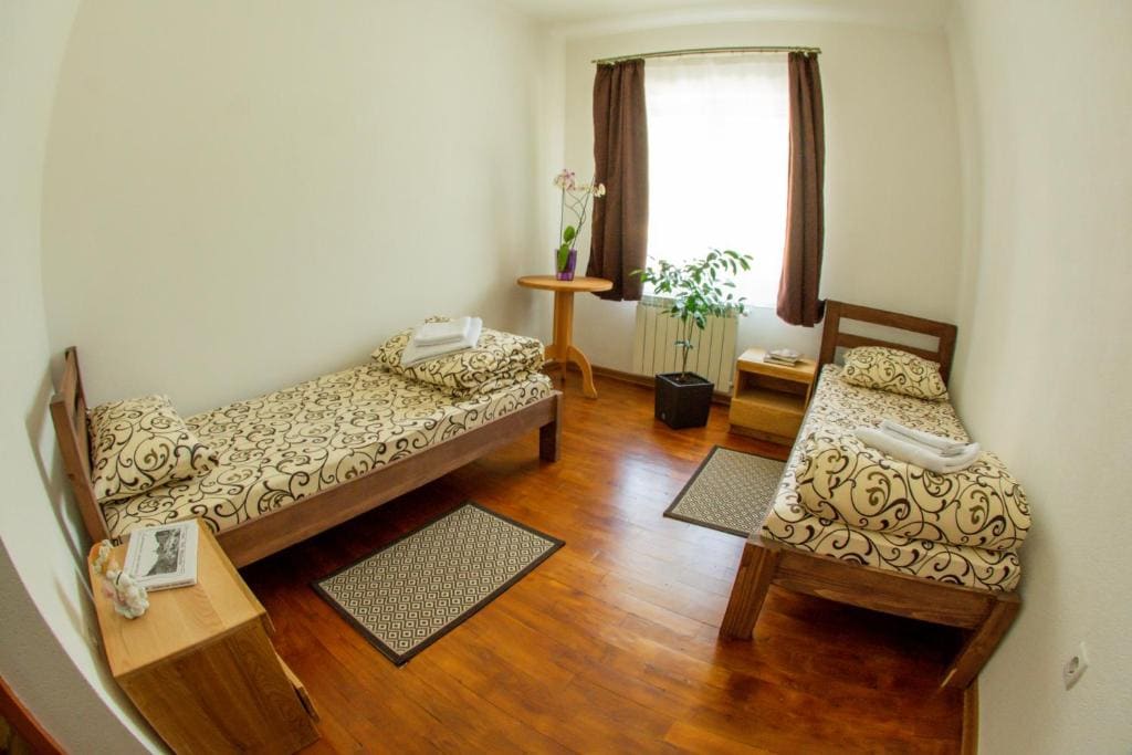 Economy Twin Room room - Image 3