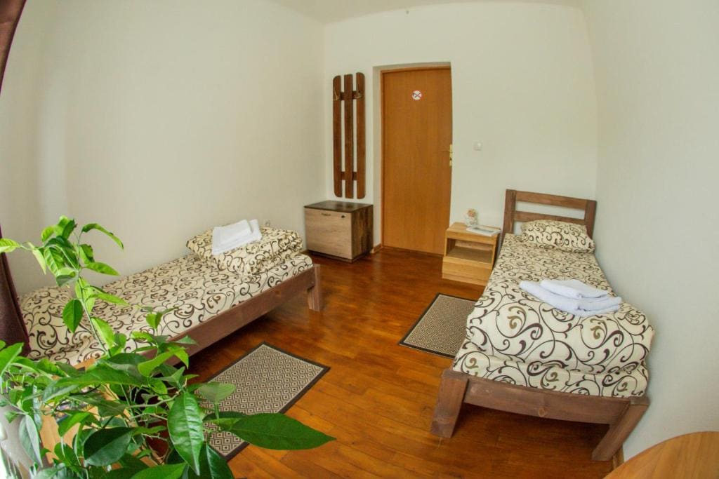 Economy Twin Room room - Image 1