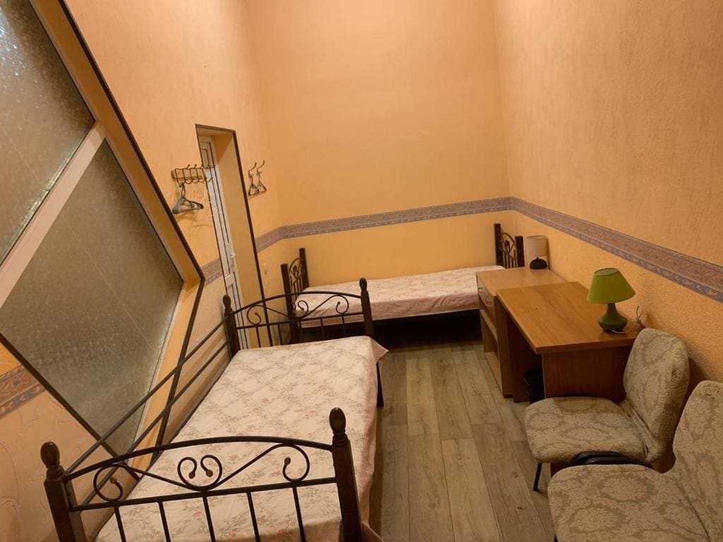 Room room - Image 2
