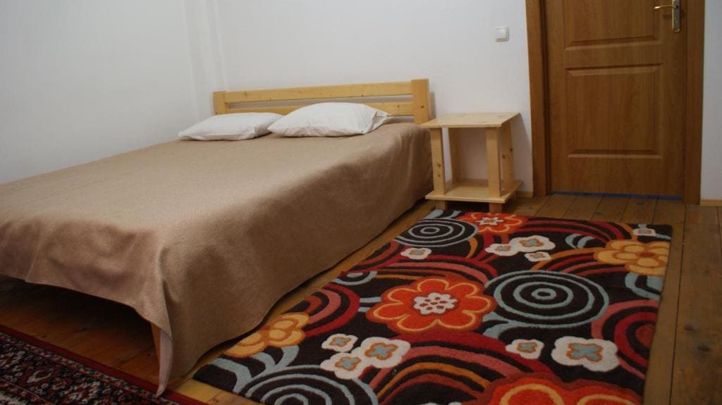 Triple Room with Shared Bathroom room - Image 3