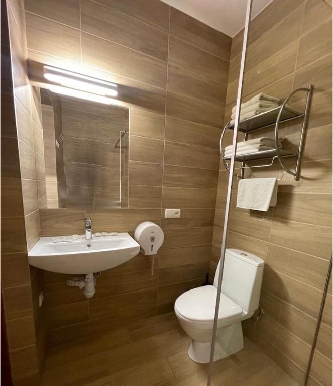 Comfort Triple Room room - Image 3