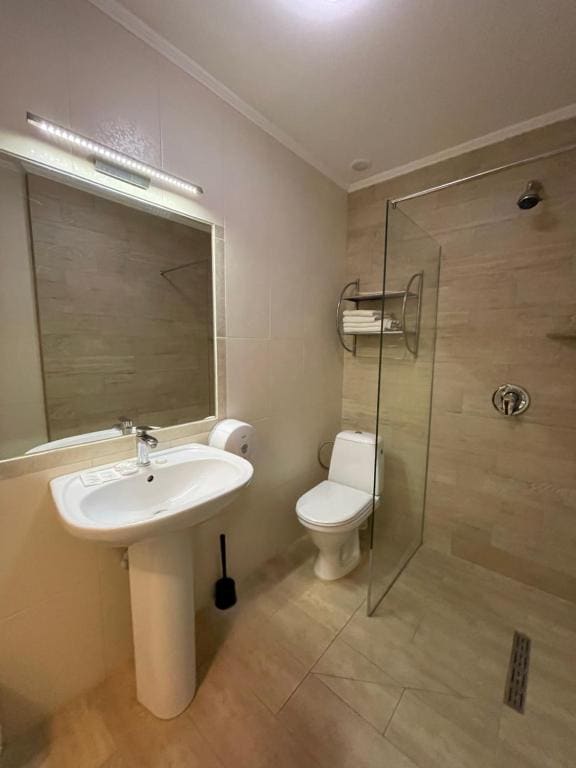 Deluxe Double Room with Balcony room - Image 2