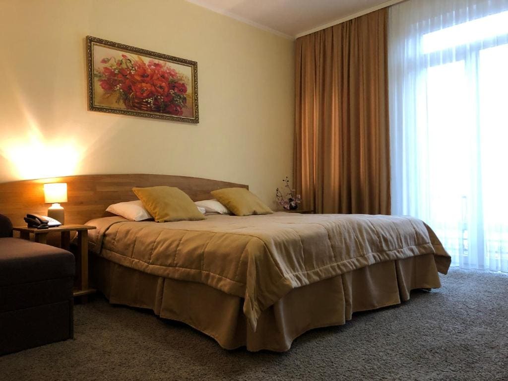 Classic Quadruple Room room - Image 3