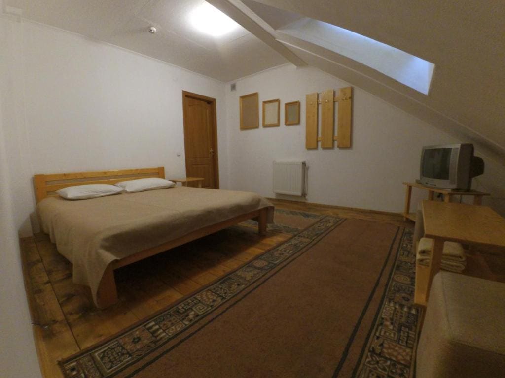 Triple Room with Shared Bathroom room - Image 2
