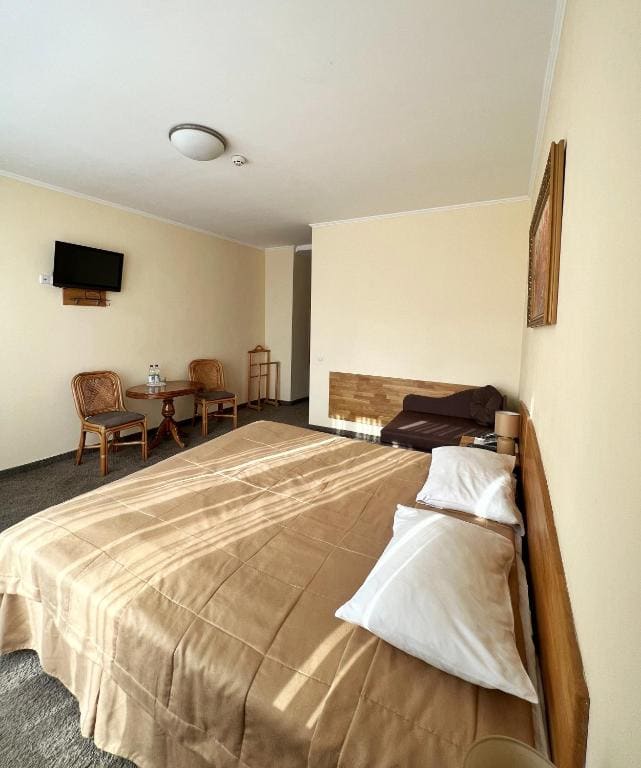 Classic Quadruple Room room - Image 1