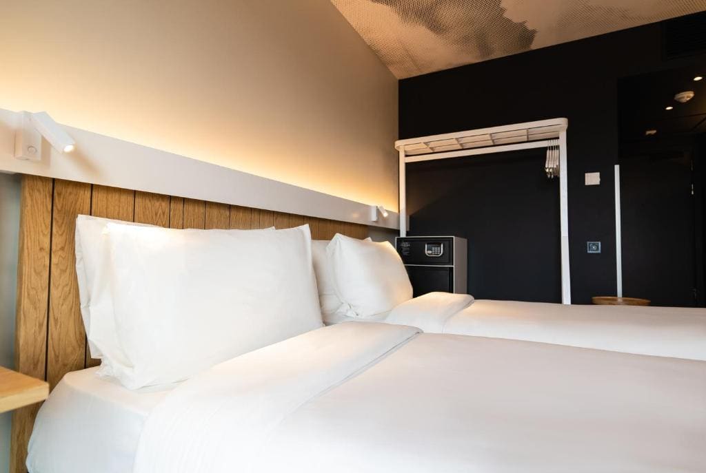 Standard Twin Room room - Image 3