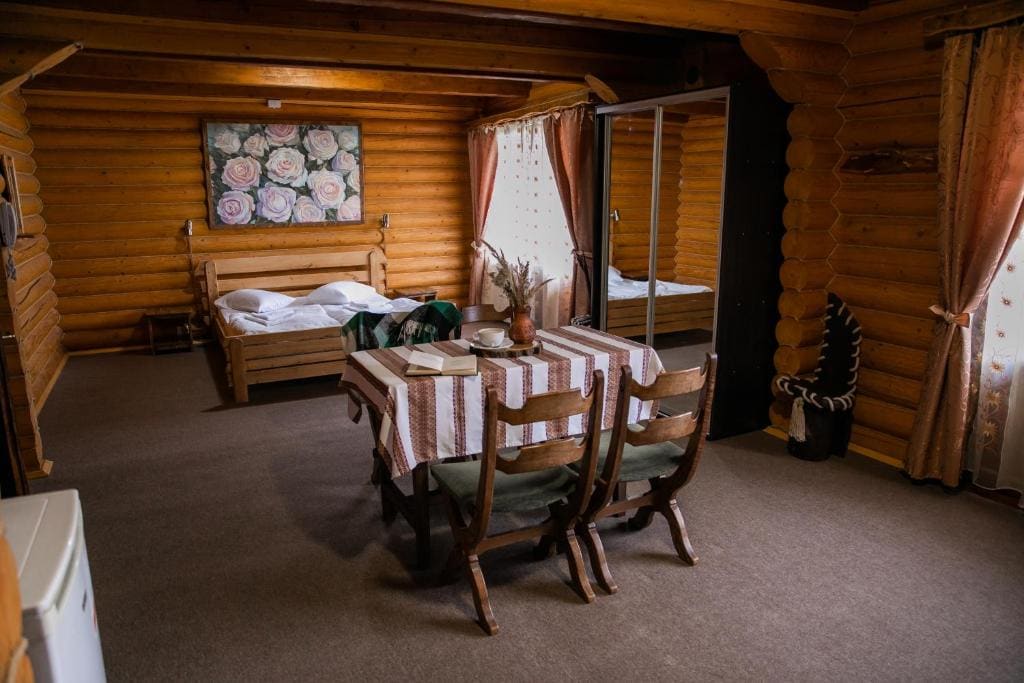 Family Room room - Image 1
