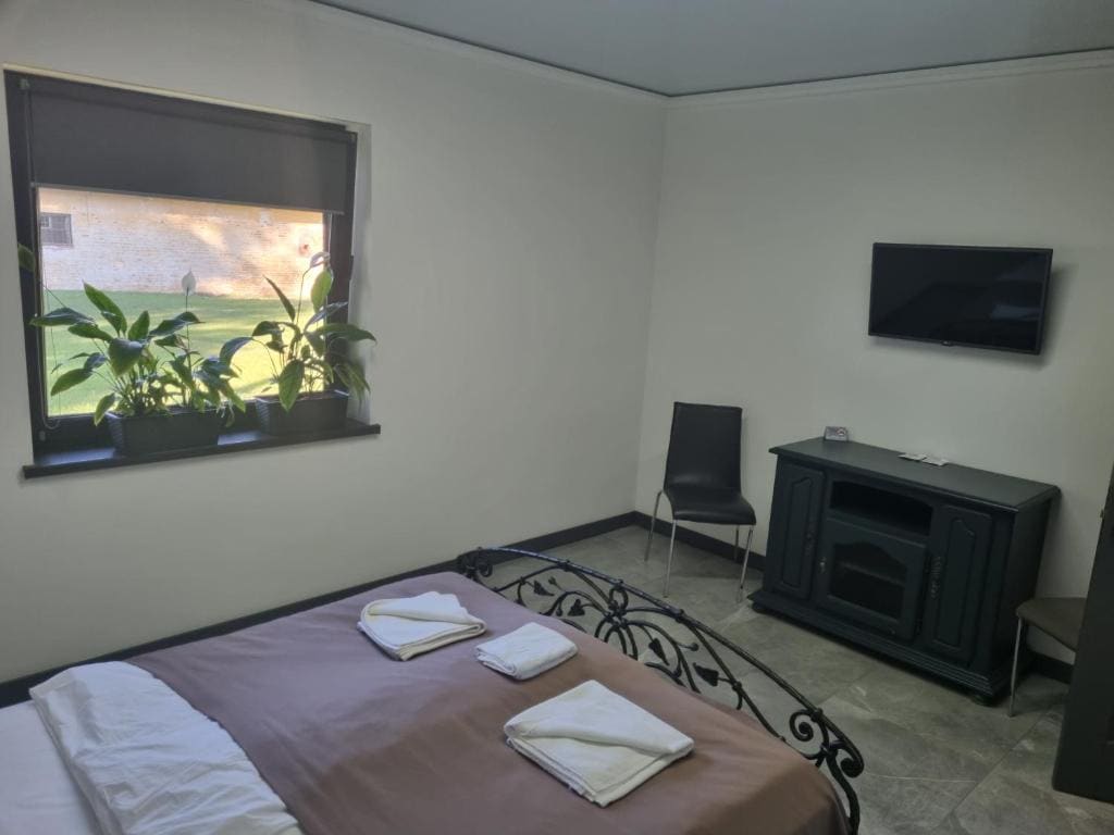 Family Room room - Image 3