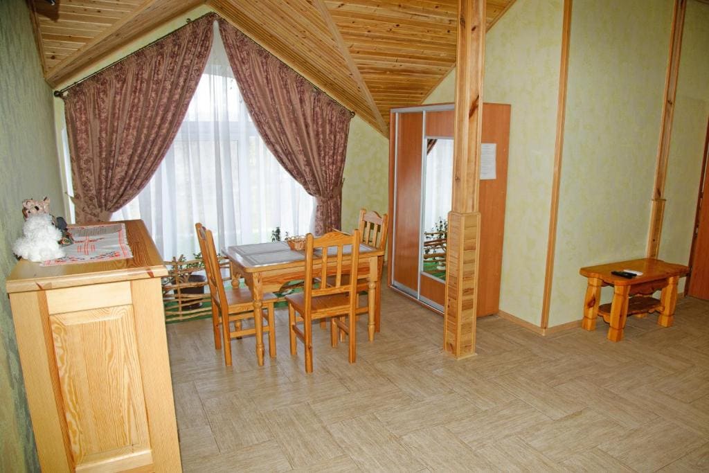 Superior Family Room room - Image 1