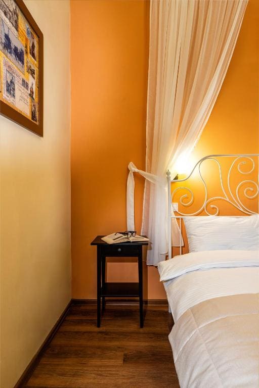 Double Room with Private Bathroom room - Image 2
