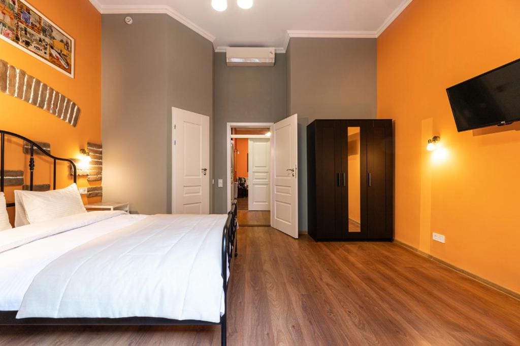 Large Double Room room - Image 3