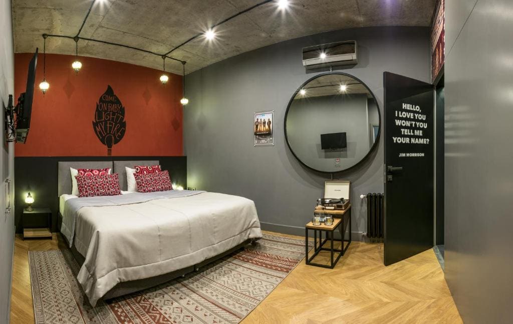 Standard Double or Twin Room without Window - Jim Morrison room room - Image 2