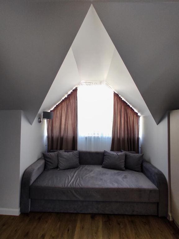 King Suite room - Image 2