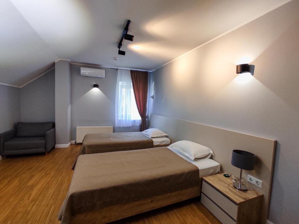 Standard Twin Room room - Image 1