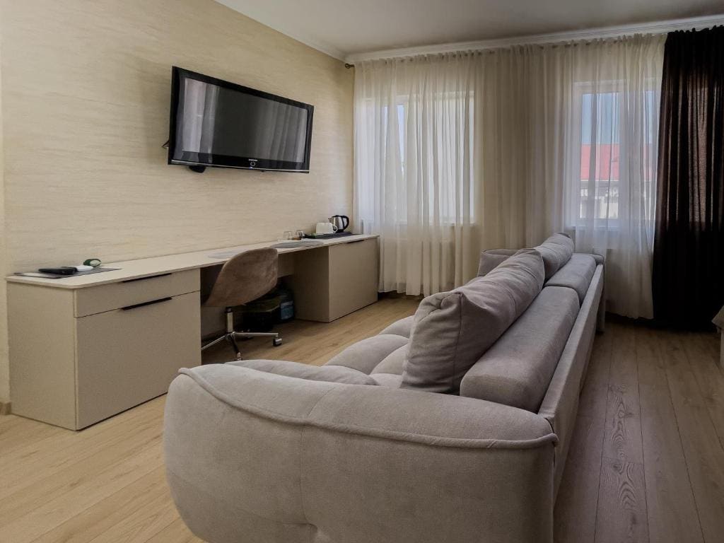 Deluxe Double Room (2 Adults + 1 Child) room - Image 3