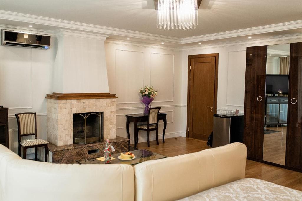 King Suite with Balcony room - Image 3