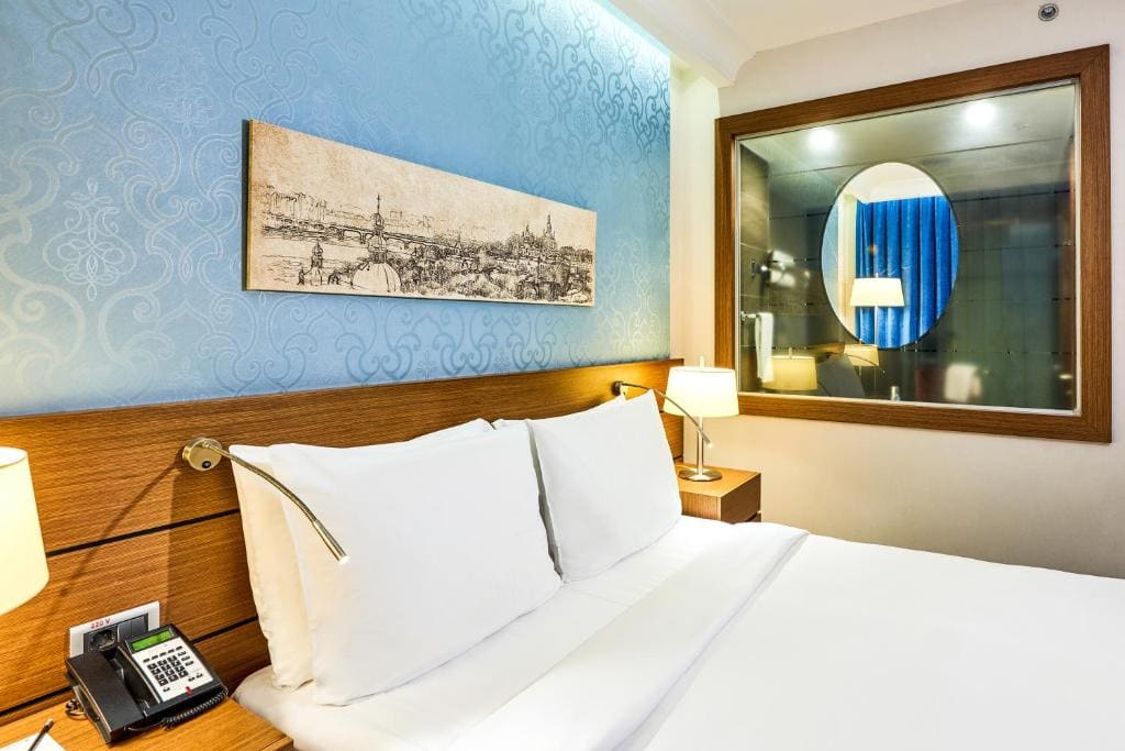 Superior Double or Twin Room room - Image 3