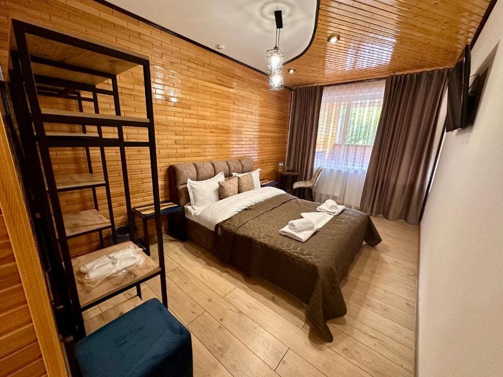 Double Room with Balcony room - Image 2
