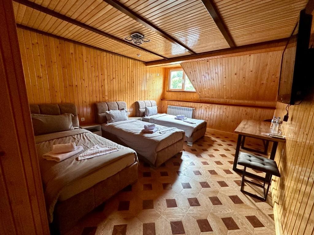 Double Room with Balcony room - Image 3