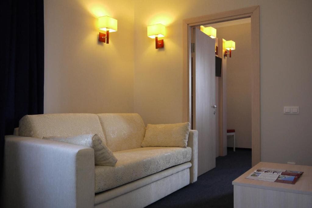 Suite room - Image 3