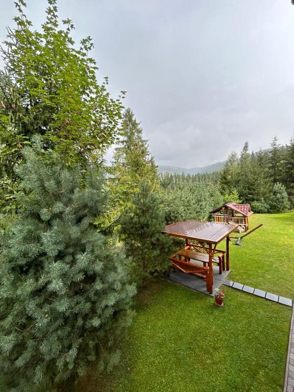 Family Room with Mountain View room - Image 3
