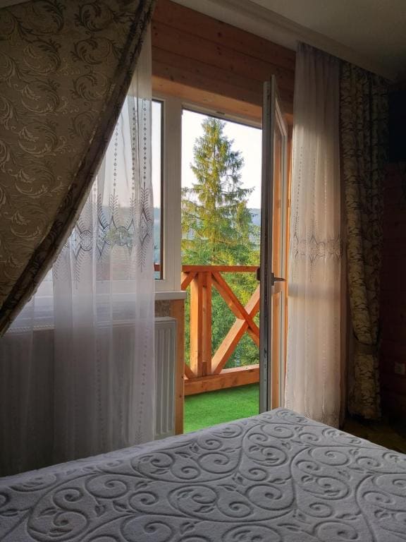 Family Room with Mountain View room - Image 2