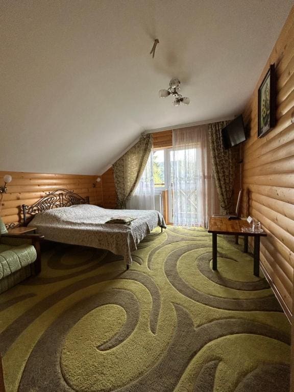 Family Room with Mountain View room - Image 1