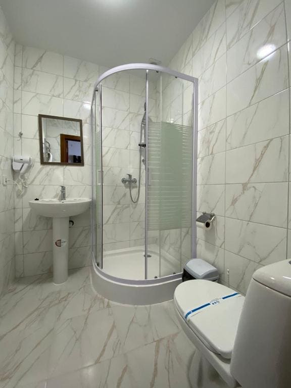 Comfort Quadruple Room room - Image 3