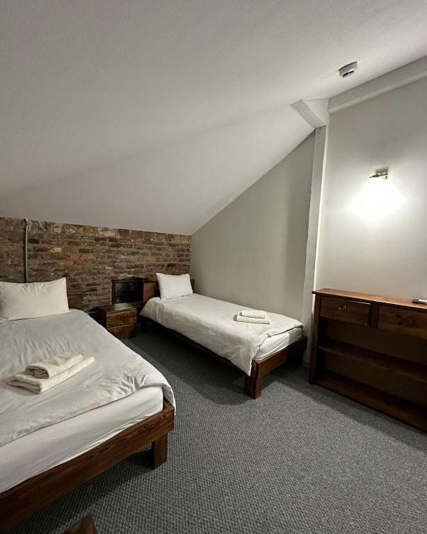 Twin Room with Bath room - Image 2
