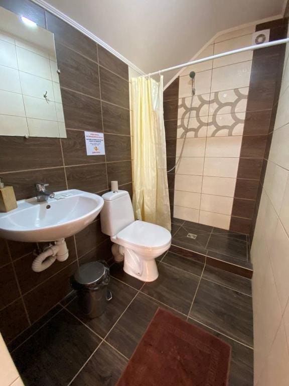 Double Room with Private Bathroom room - Image 3